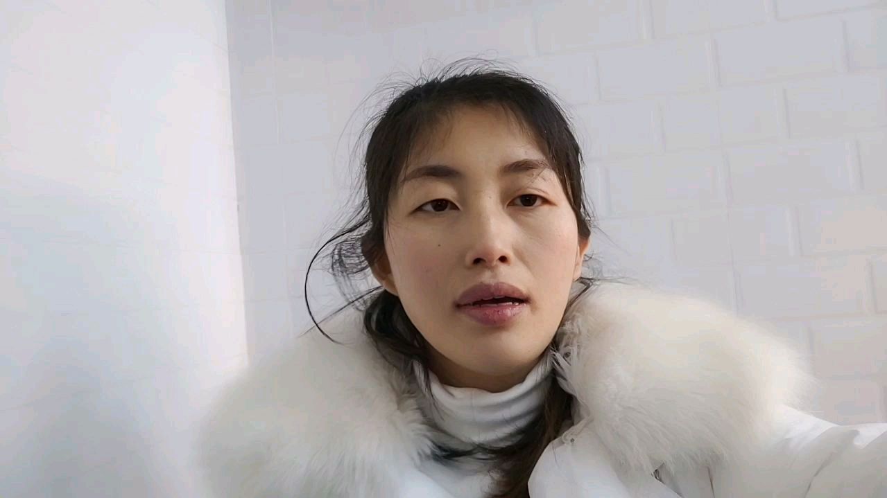 客户到小叶的蛋糕店定结婚纪念日蛋糕看小叶推荐的是什么样的蛋糕