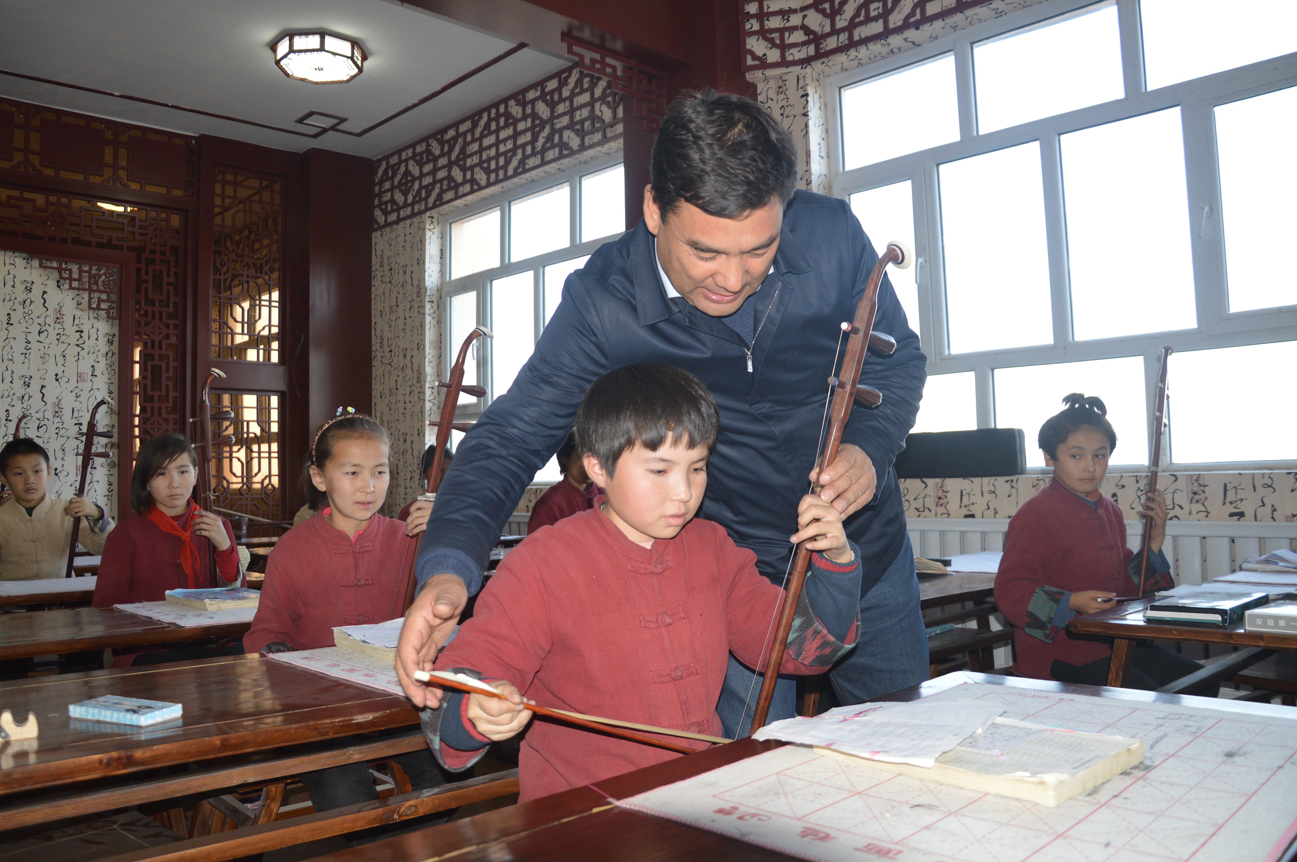 库尔班·尼亚孜:民族团结进步的践行者(3)