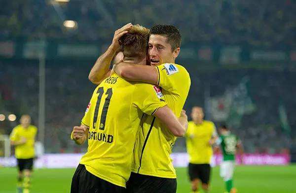 莱万谈罗伊斯:生活上我照顾他,但精神上他是当之无愧的领袖球员