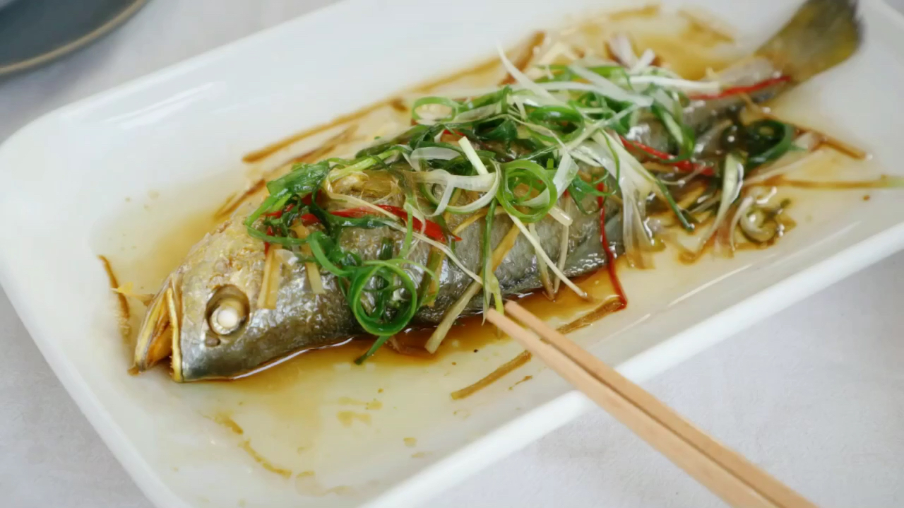 家婆告诉我这个技巧,可以做出媲美酒店大厨的清蒸黄花鱼