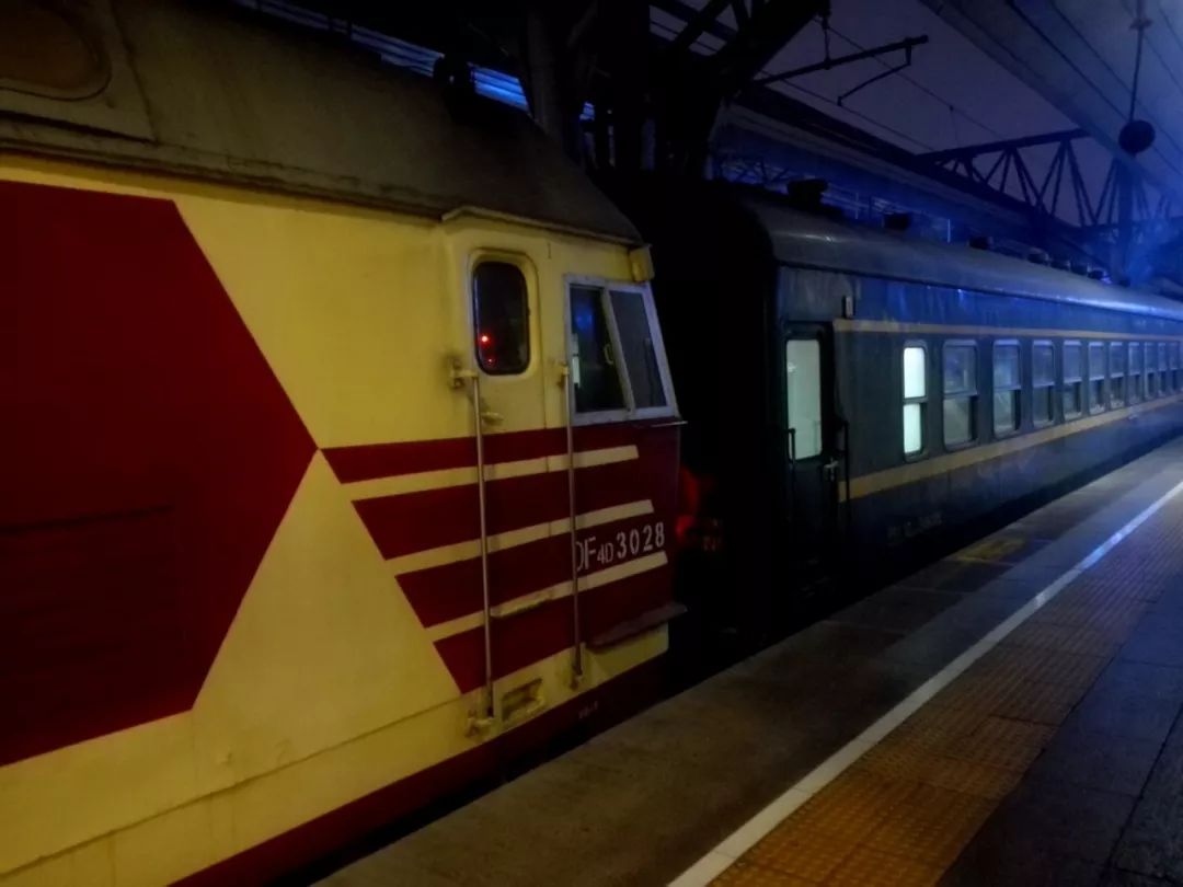 本务与机后的原色yz25b346405.