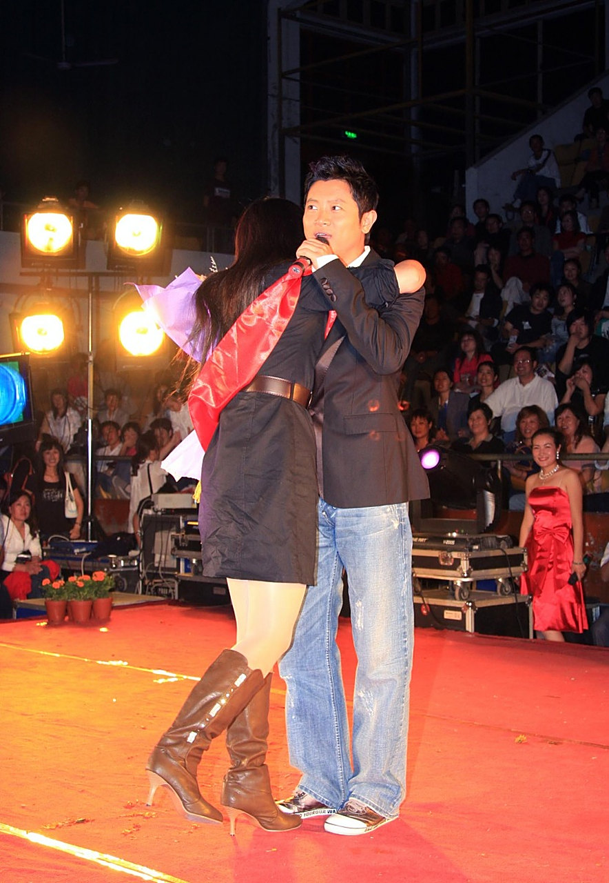 罗中旭,他出轨?