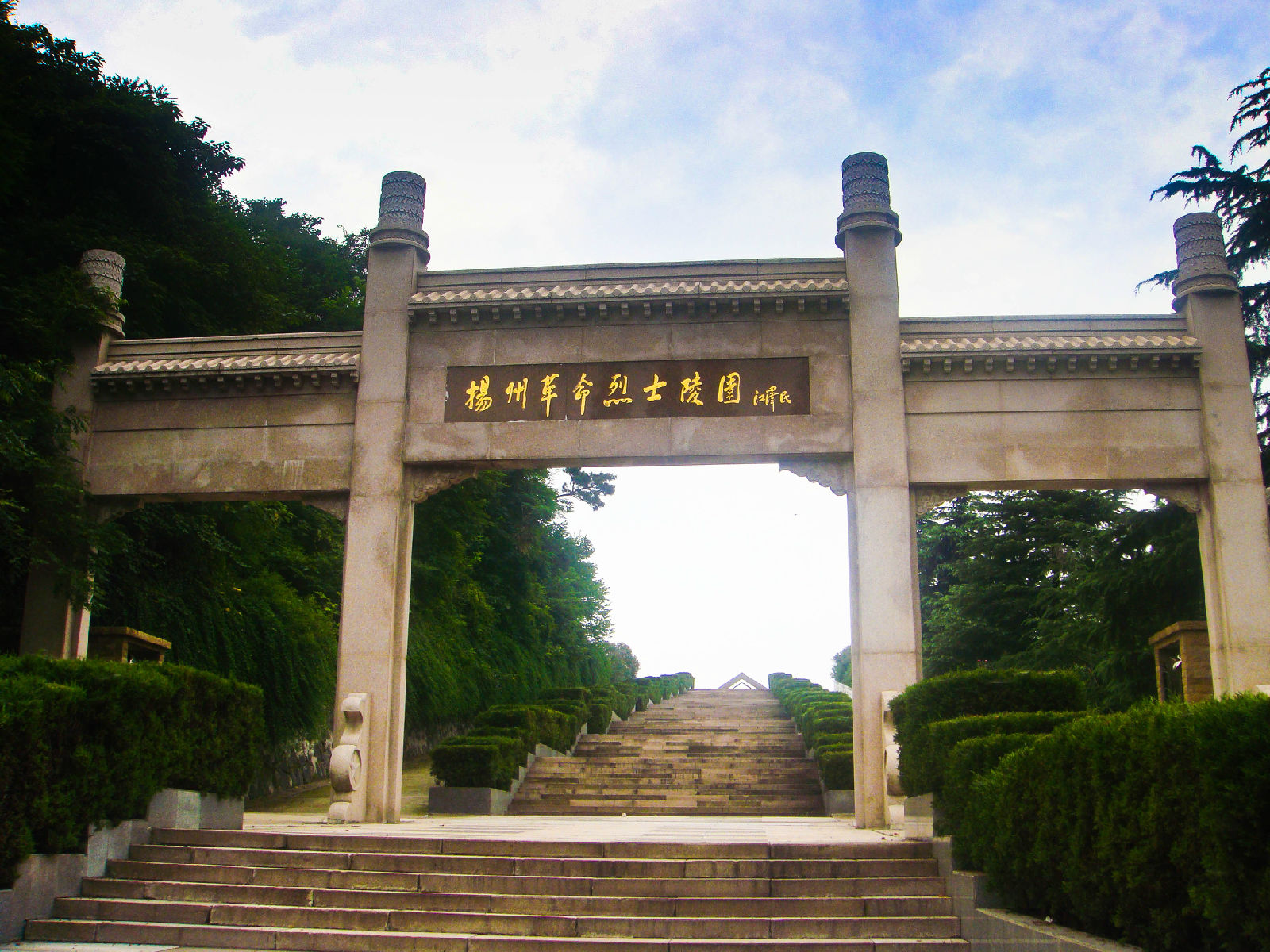 除了吐鲁番交河故城,扬州烈士陵园,非常壮观的知名旅游休闲场所原来
