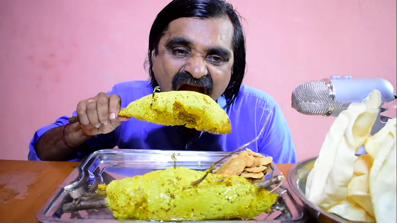 印度街头美食,纯正野生蜂巢,几百元一斤,看完你想吃吗