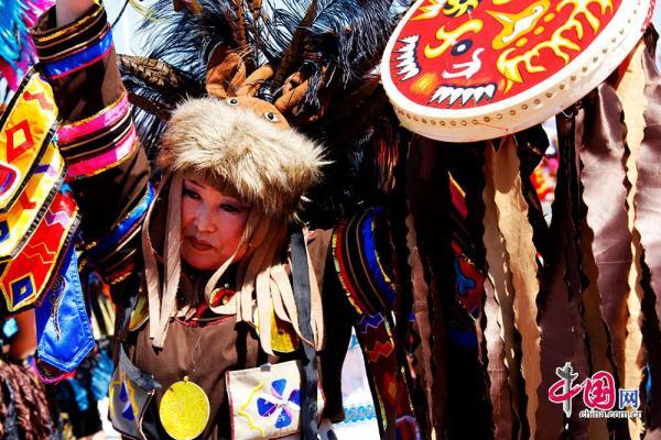 「中国故事|追梦人」赫哲族萨满舞非遗传承人葛玉霞的舞动人生