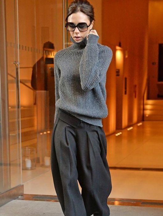 贝嫂花式"毛衣"穿搭,尽情彰显她的潮流魅力,时尚又高级!