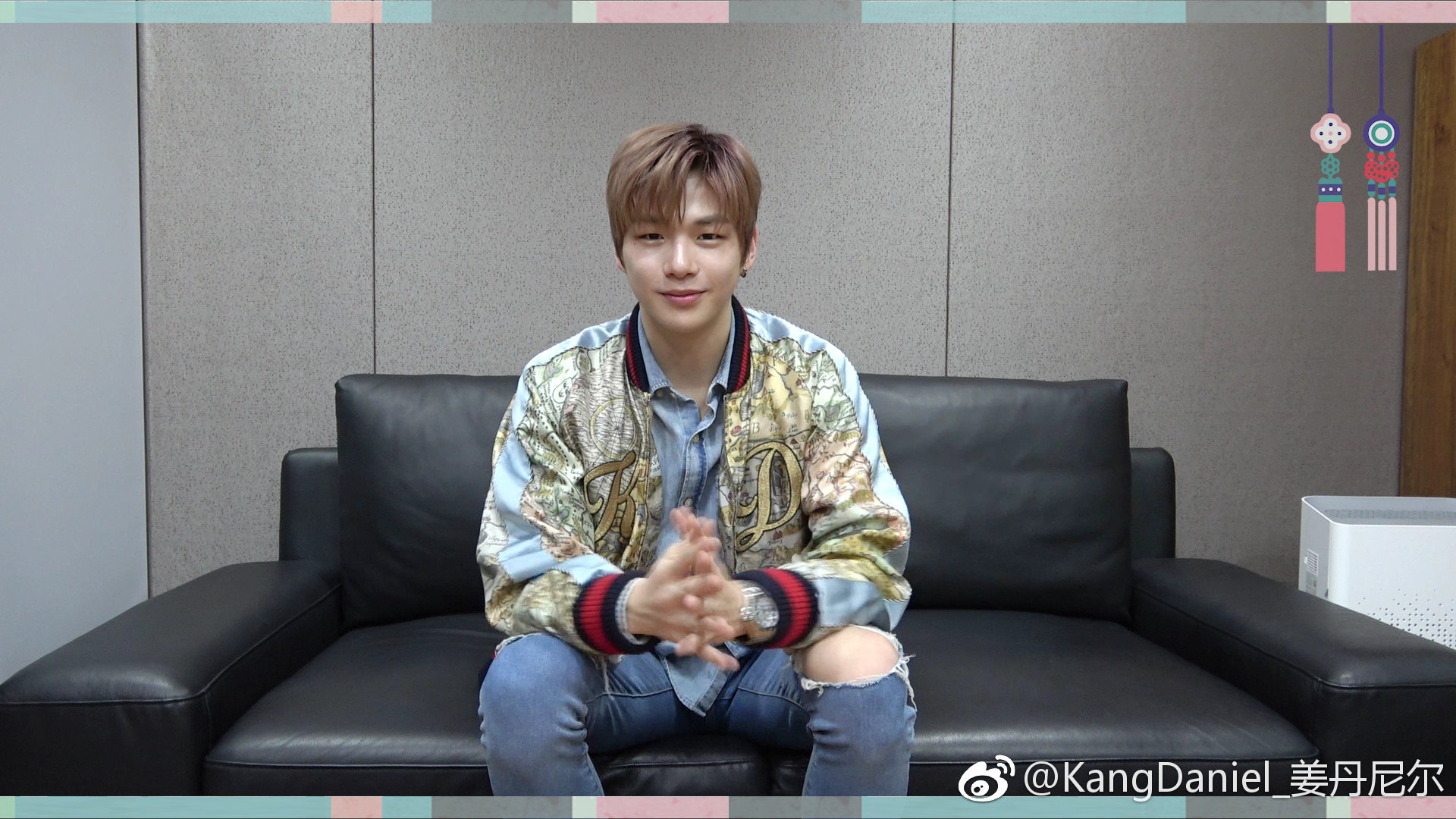 姜丹尼尔为粉丝送上春节新年问候"黄金猪年新年快乐"