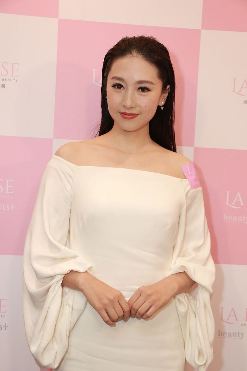 41岁的贾晓晨最近成了婚变界的新kol,早在年初,就频频传出婚变的传闻