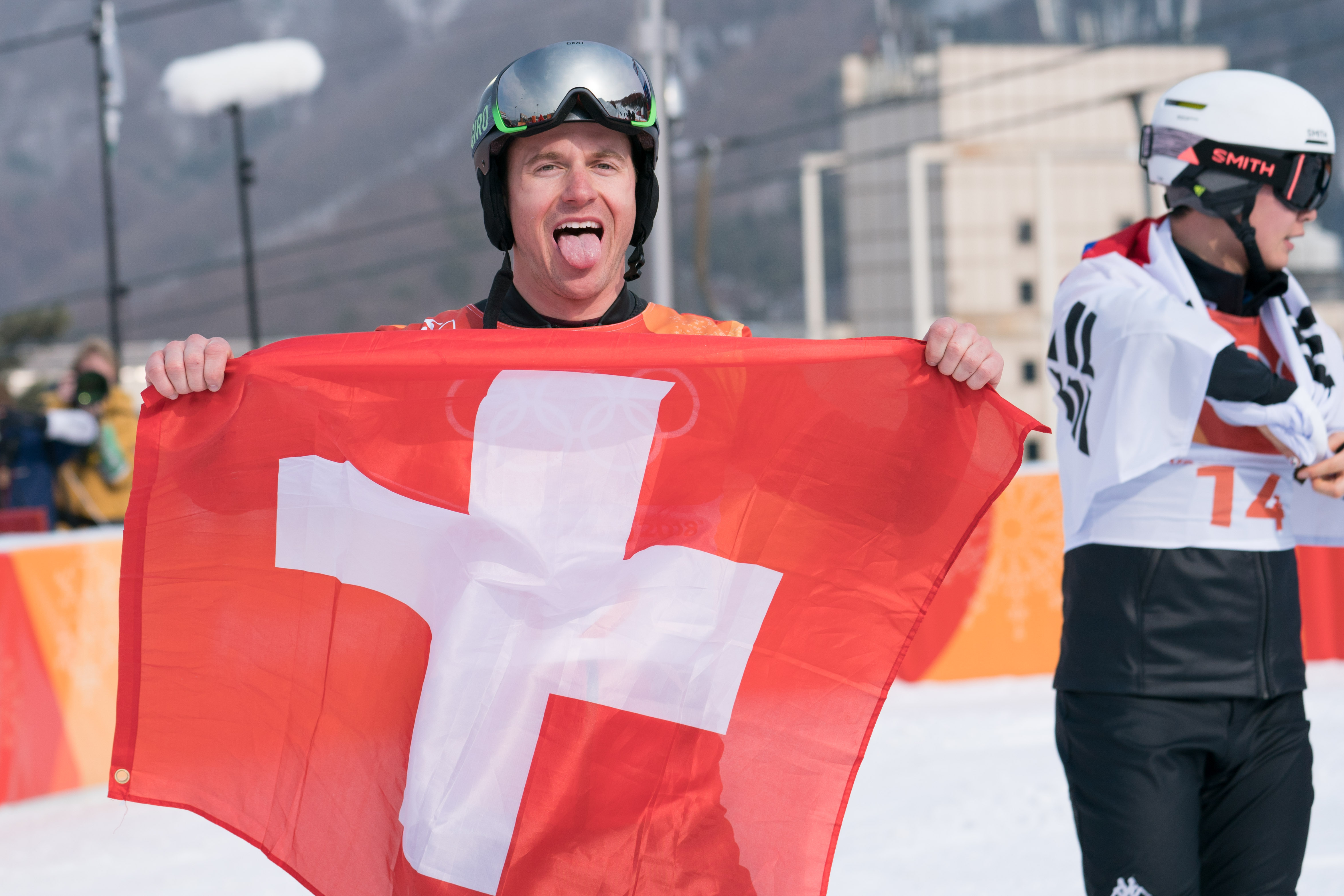 (冬奥会)(6)单板滑雪——男子平行大回转:瑞士选手夺冠
