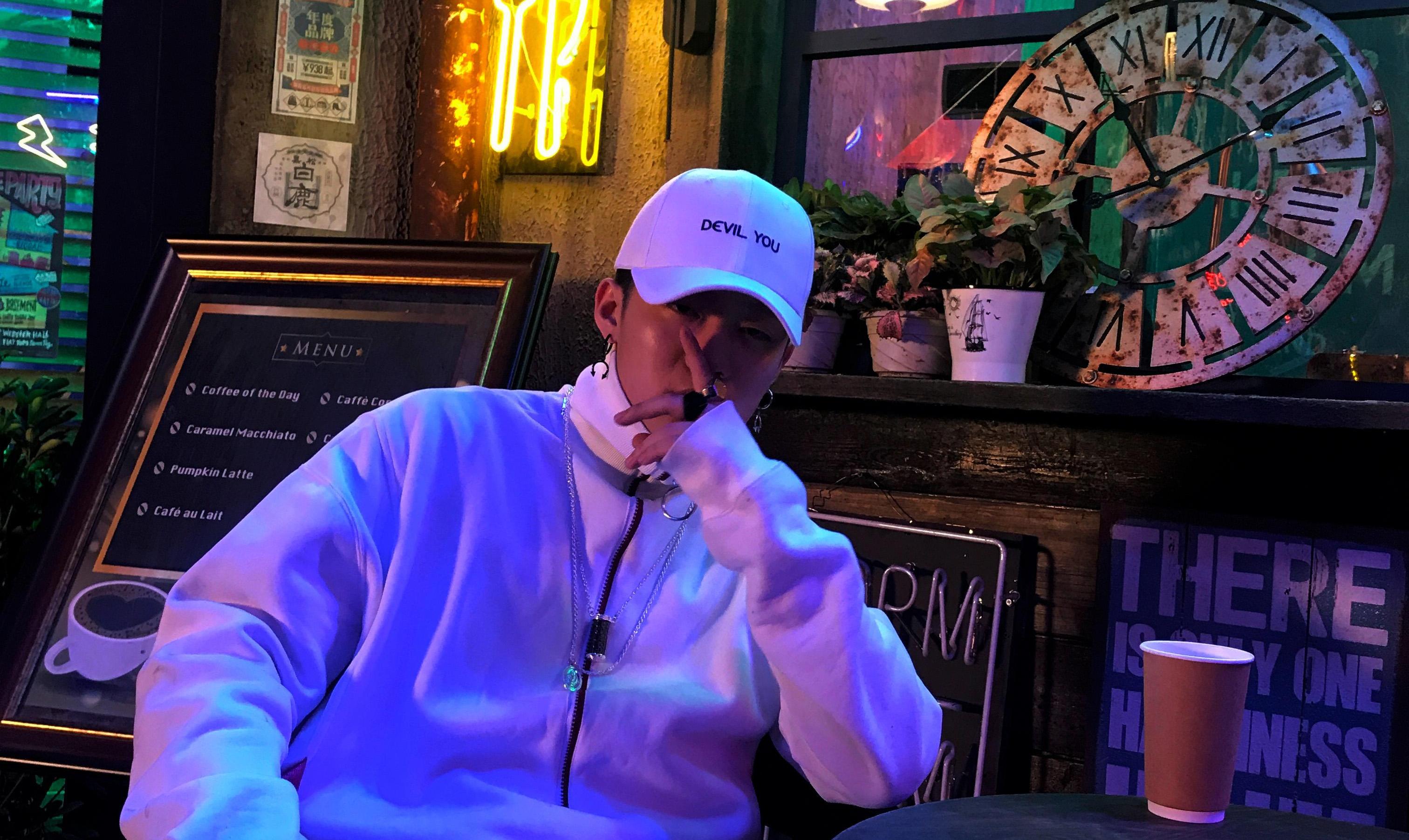 李小璐pgone夜宿事件持续发酵,红花会歌曲全网下架,嘻哈2将停播