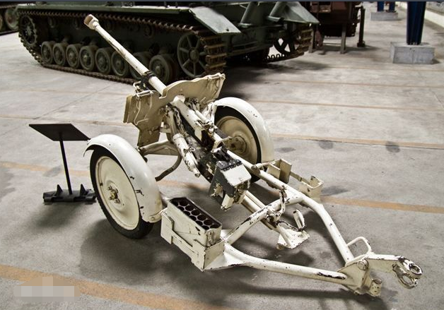 德军的"萝莉反坦克炮"有多牛?每分钟30发,500米射程,10发9中