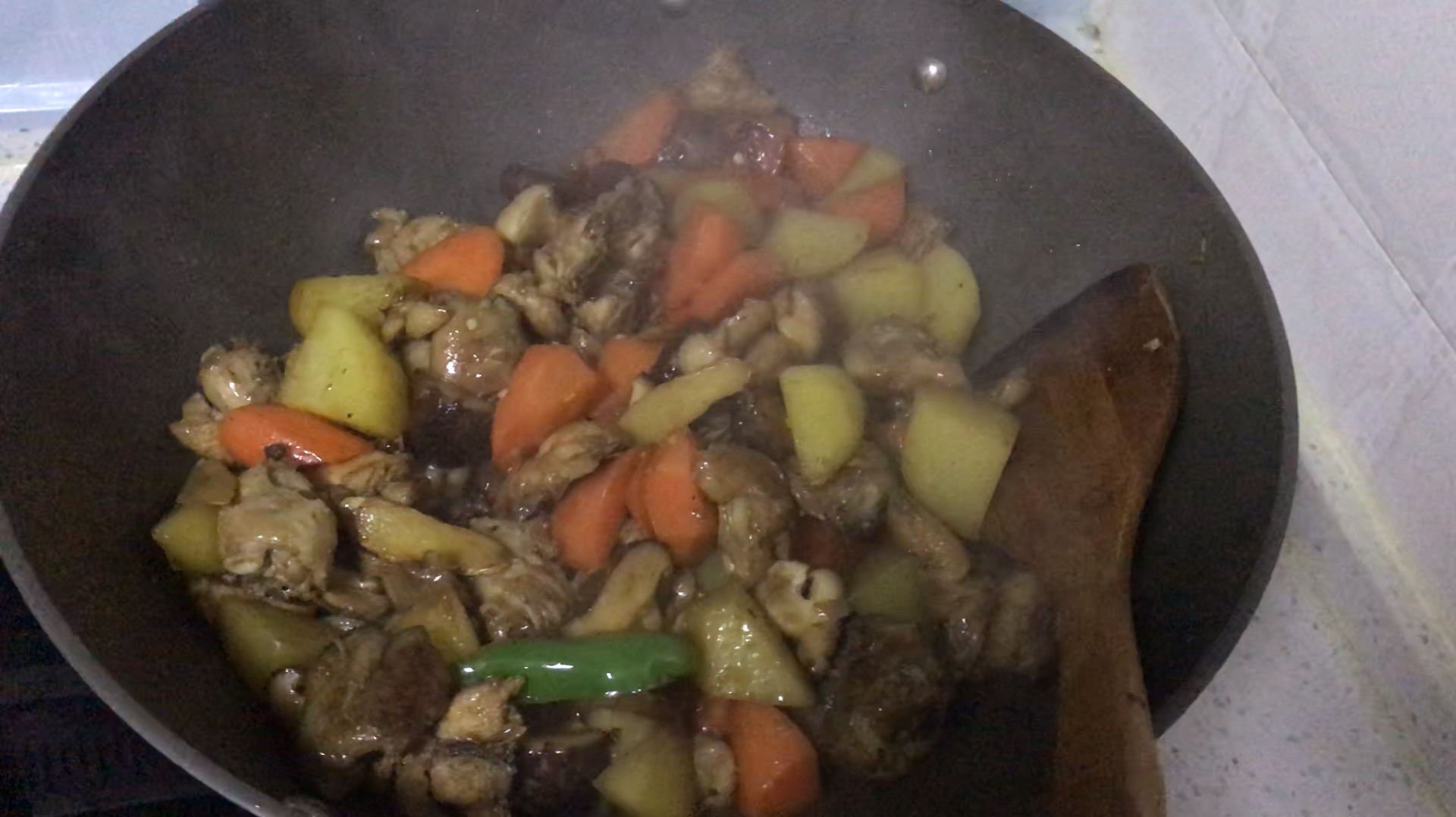 孕二胎宝妈今晚吃干炒土豆胡萝卜蘑菇加鸡肉