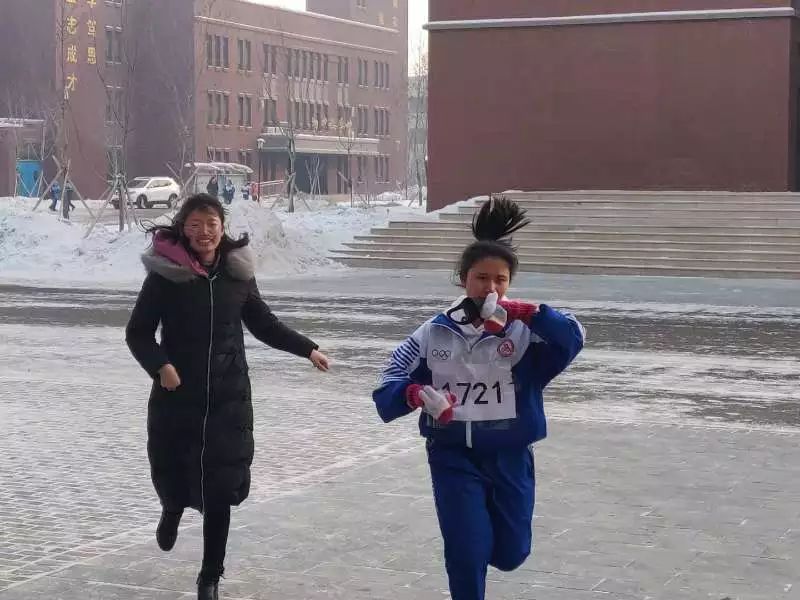 携手冬季长跑,共创温暖校园——兵团二中金科实验中学举行第二届冬季