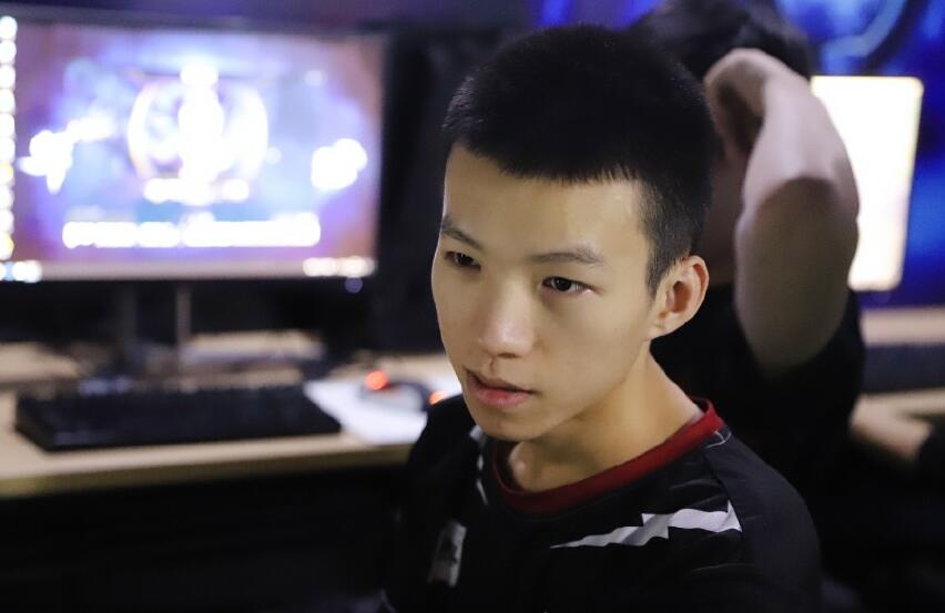 lpl前三中野组合诞生:knight加入top,和xx搭档只输ig?