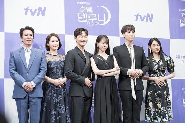 《德鲁纳酒店》蝉联六周话题性排行榜冠军!iu吕珍九李道贤都上榜