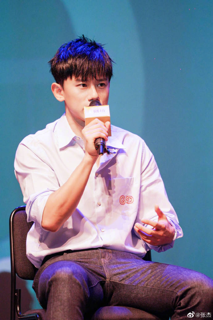 大半夜看到这个我暴哭 他很优秀很努力很上进一直追