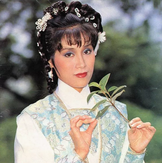 射雕英雄传剧照:图为翁美玲饰演的黄蓉,83年的电视剧是改编的金庸的