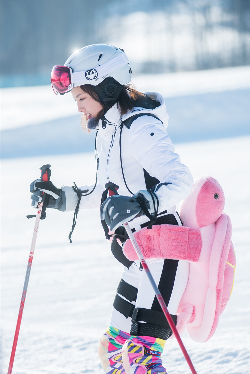 长白山 章子怡不顾肩伤滑雪炫技,真乃铁血女汉子