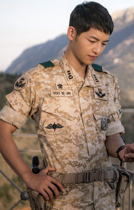 宋仲基:长相帅气,形象积极明朗的花样暖男!