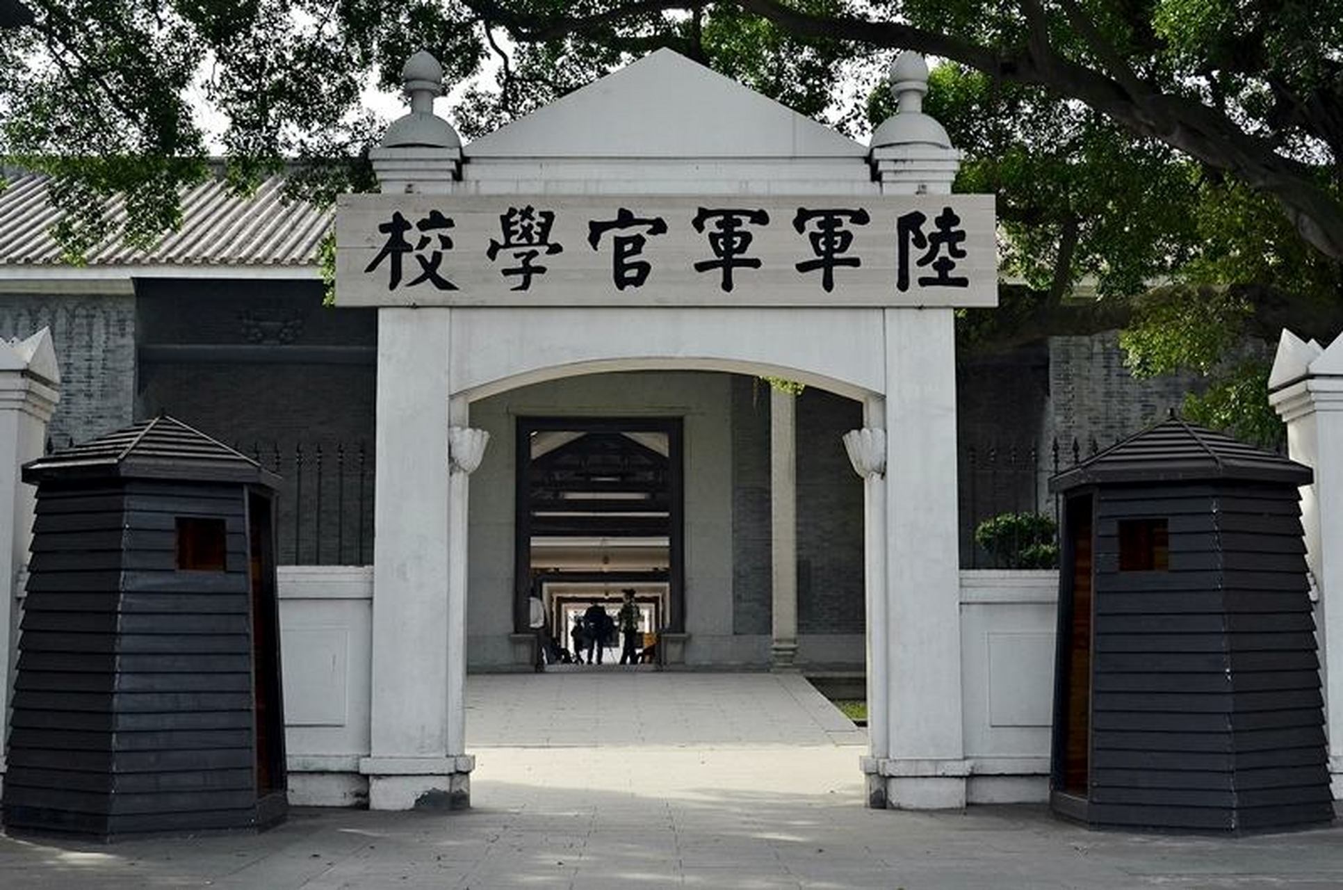 云南讲武堂,北洋讲武堂,奉天讲武堂和黄埔军校,号称解放前四大军校