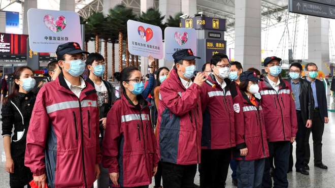 [图]“铁杆朋友”来了！塞尔维亚紧急求助，中国物资连夜送达