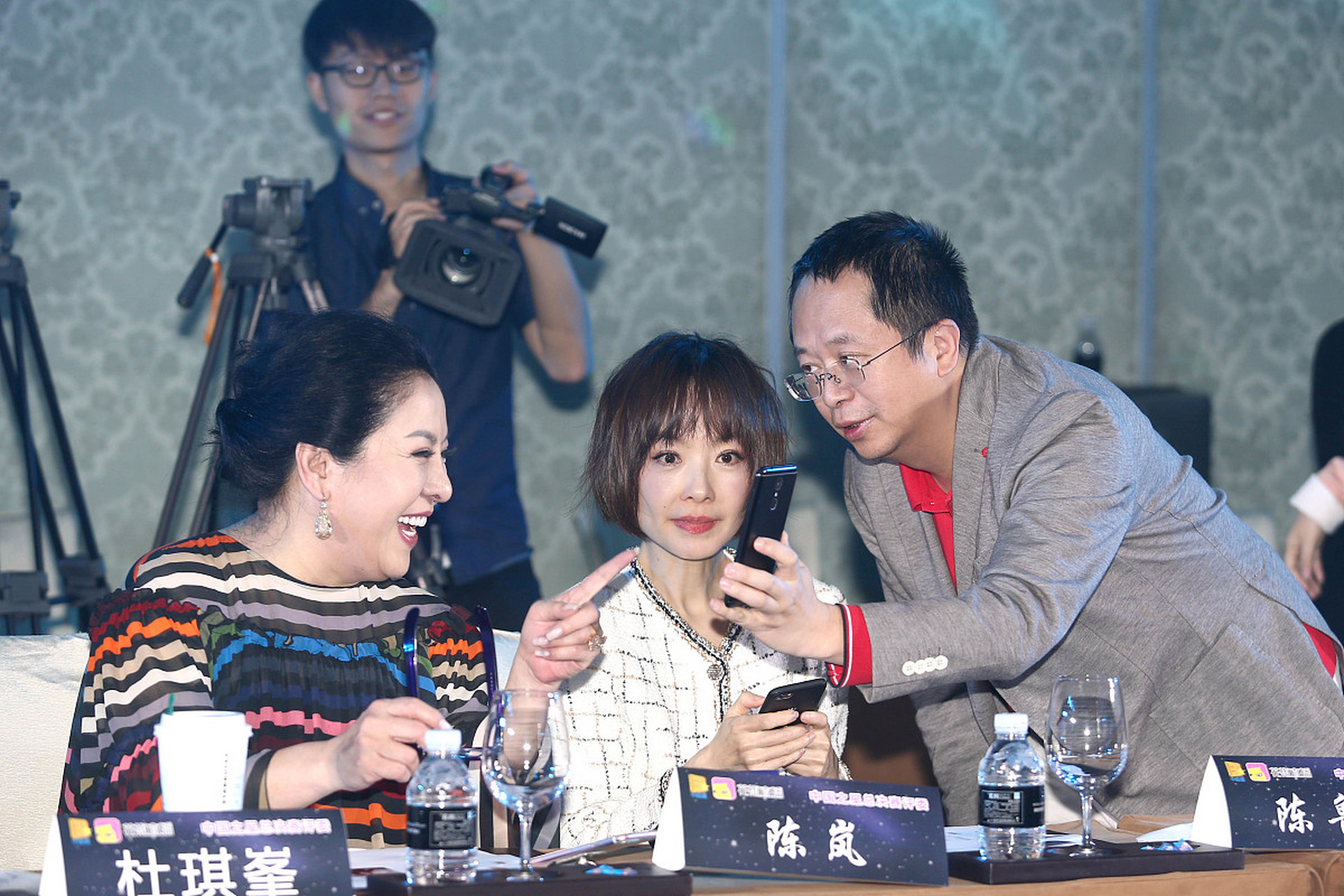 【360:周鸿祎先生与胡欢女士经友好协商 已办理解除婚姻关系手续】