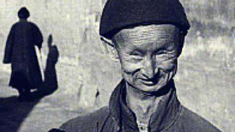 女人被陈坤饰演的太监挠脚心 一颦一簇太用心