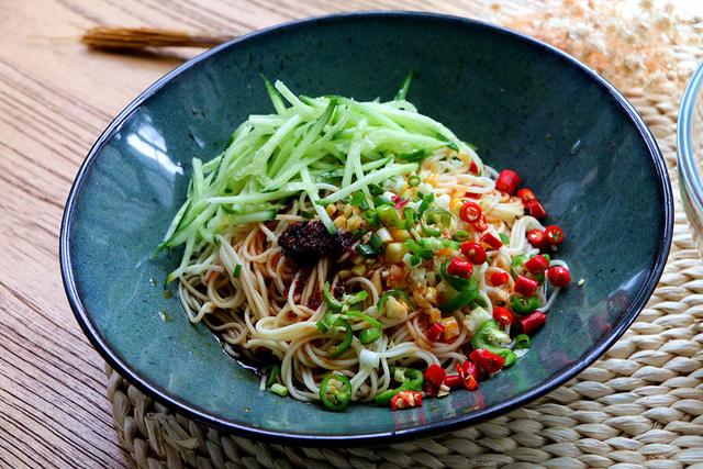 教你做正宗的四川凉面,麻辣鲜香回味酸辣,刺激你的味蕾超过瘾