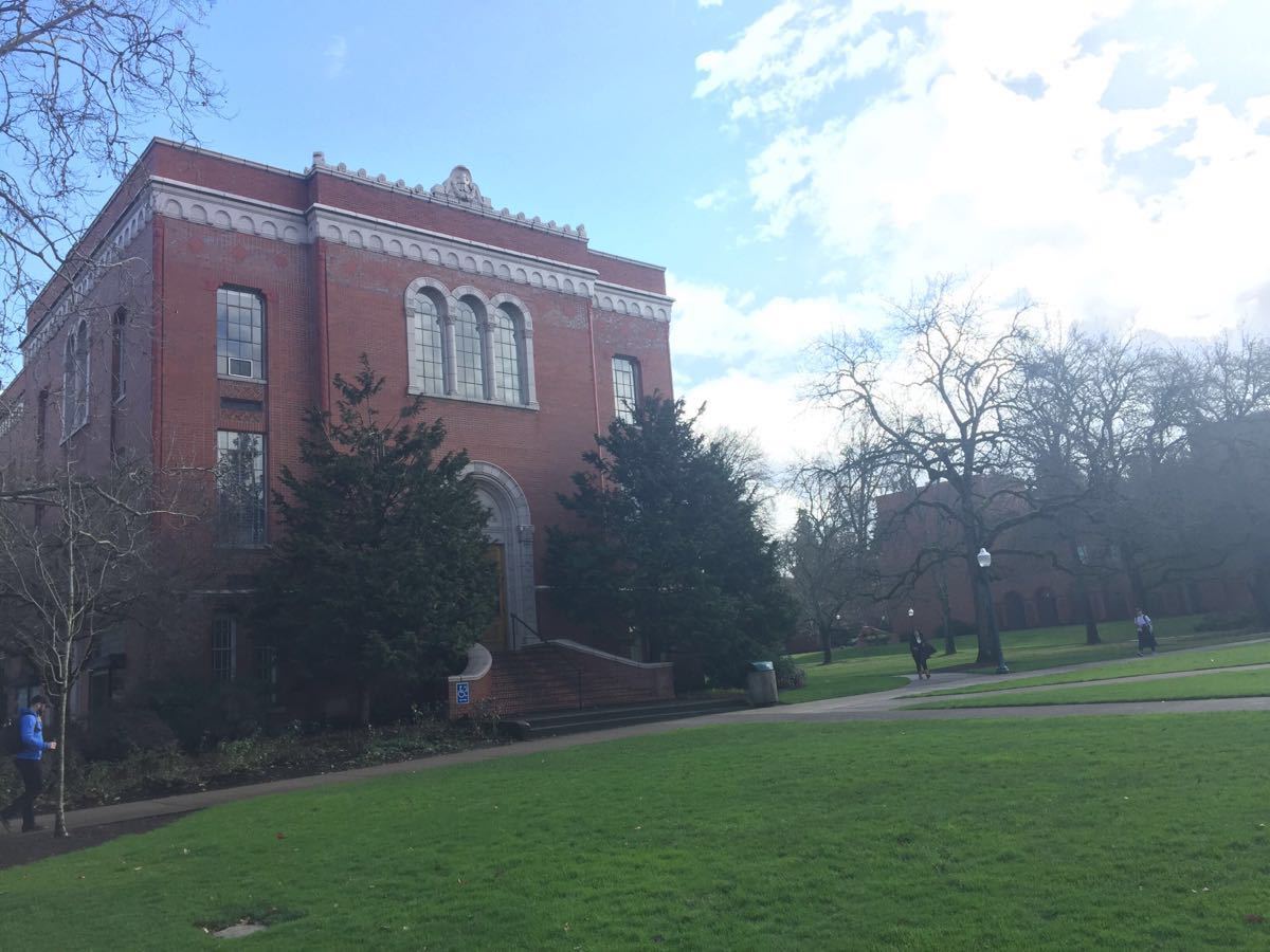 漫步美国尤金俄勒冈大学畅快游玩,校园历史悠久风景秀丽!