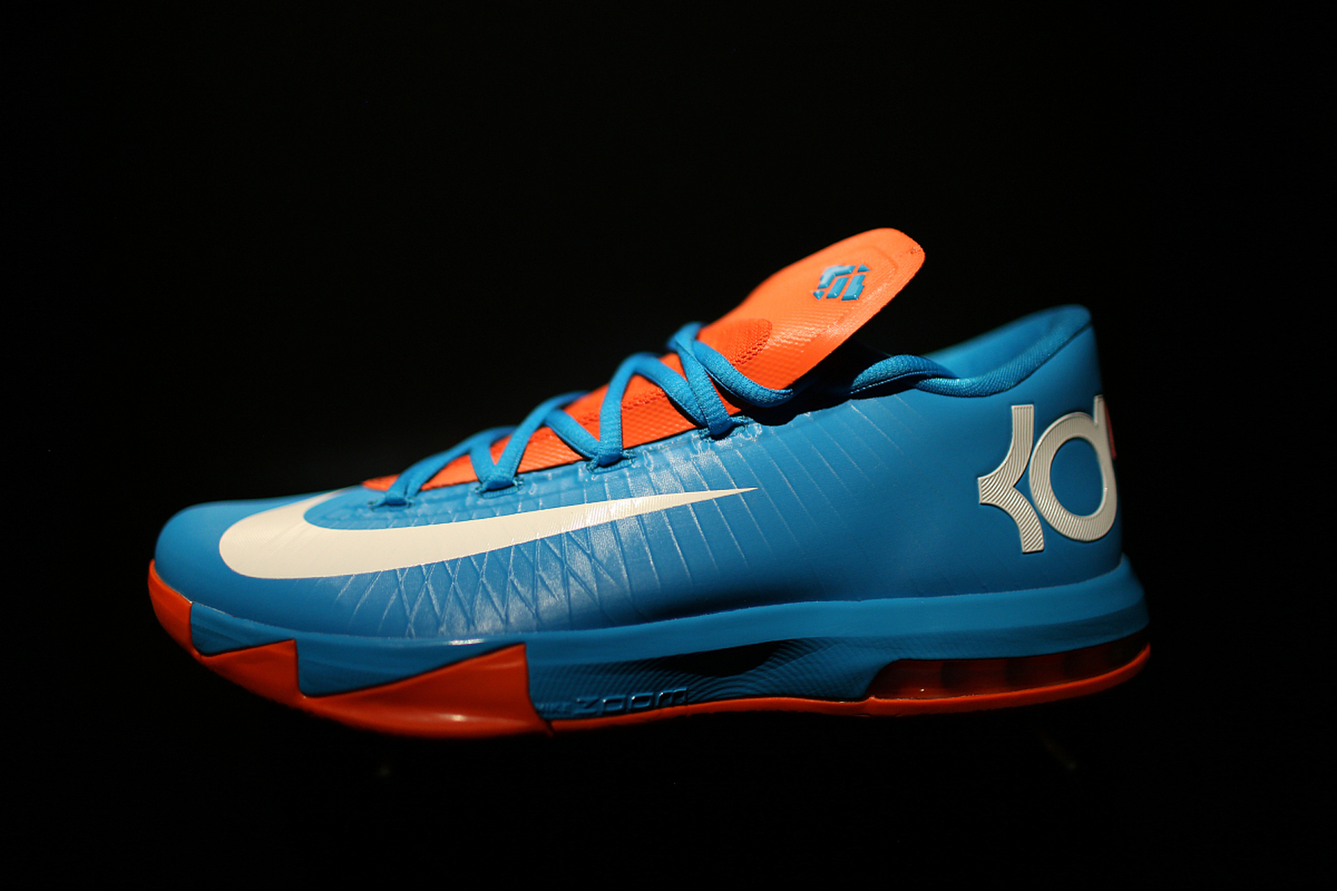 【专业装备】顶级篮球鞋,带给你极致的篮球体验!9090