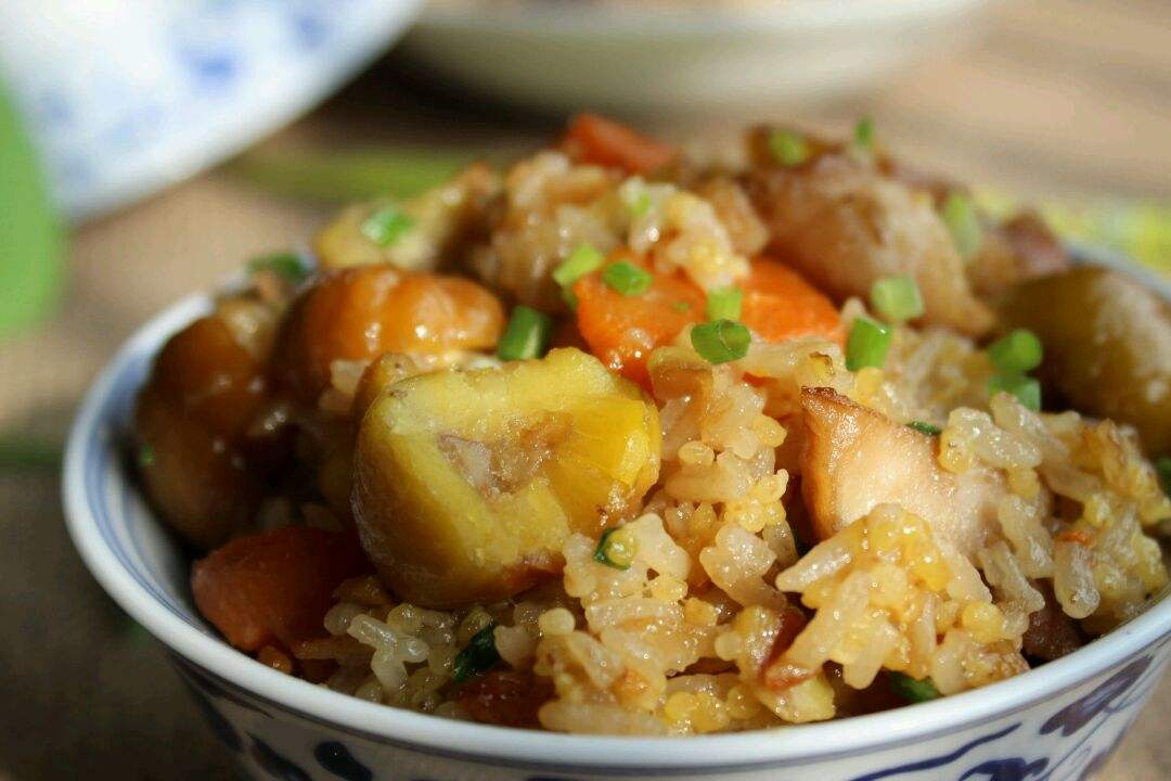 香喷喷的栗子鸡焖饭,闻着都流口水了!