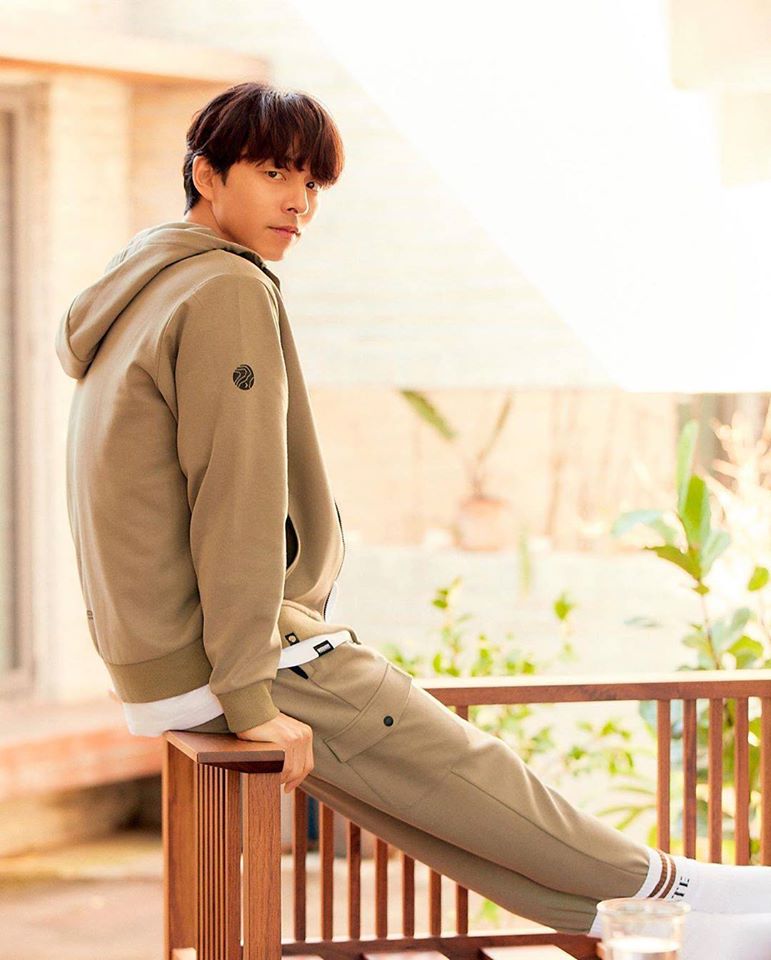 这样子赖床太犯规!孔刘出镜画报,展现慵懒俏皮的居家生活