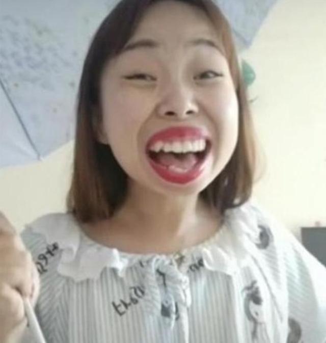 抖音嘟嘟姐标新立异,一反常态,真人照片差距大