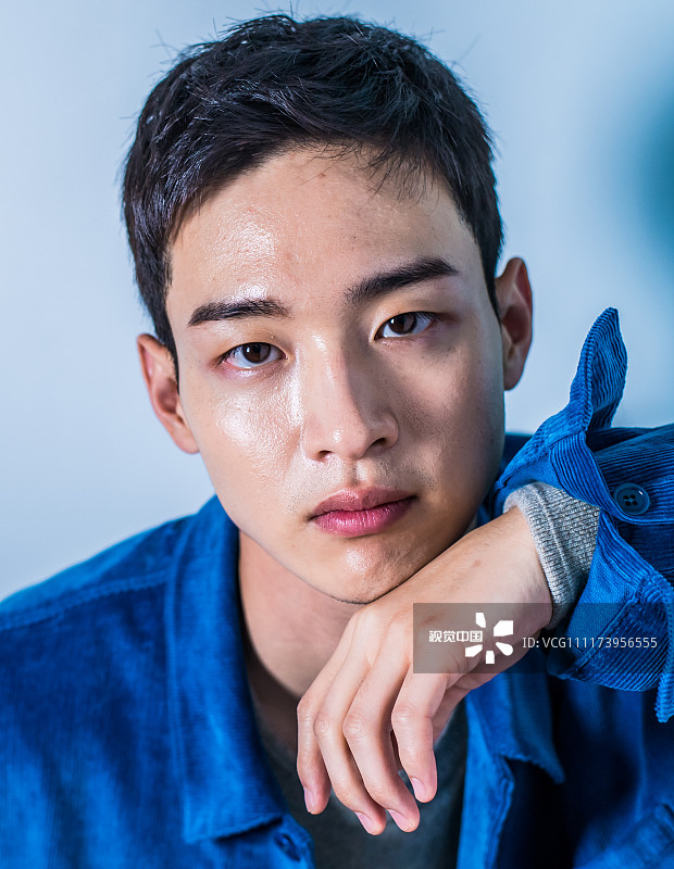 2018年10月26日,韩国,张东润拍摄时尚写真.