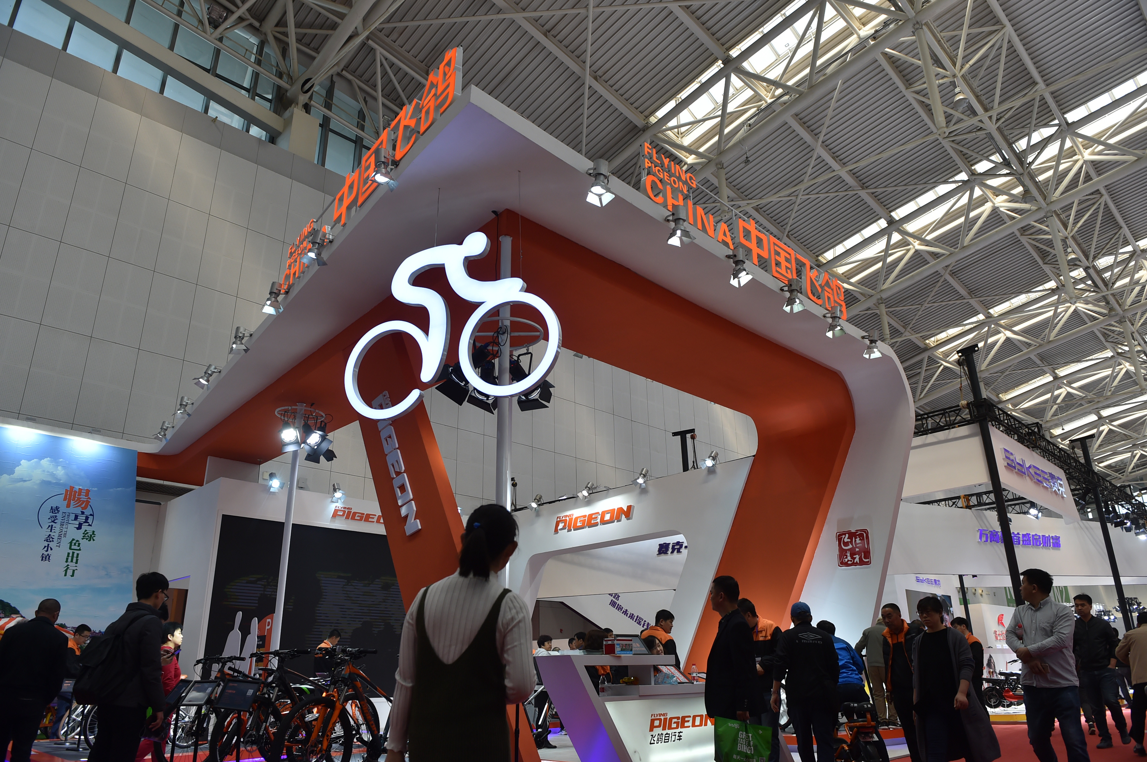 天津举行自行车电动车展(1)