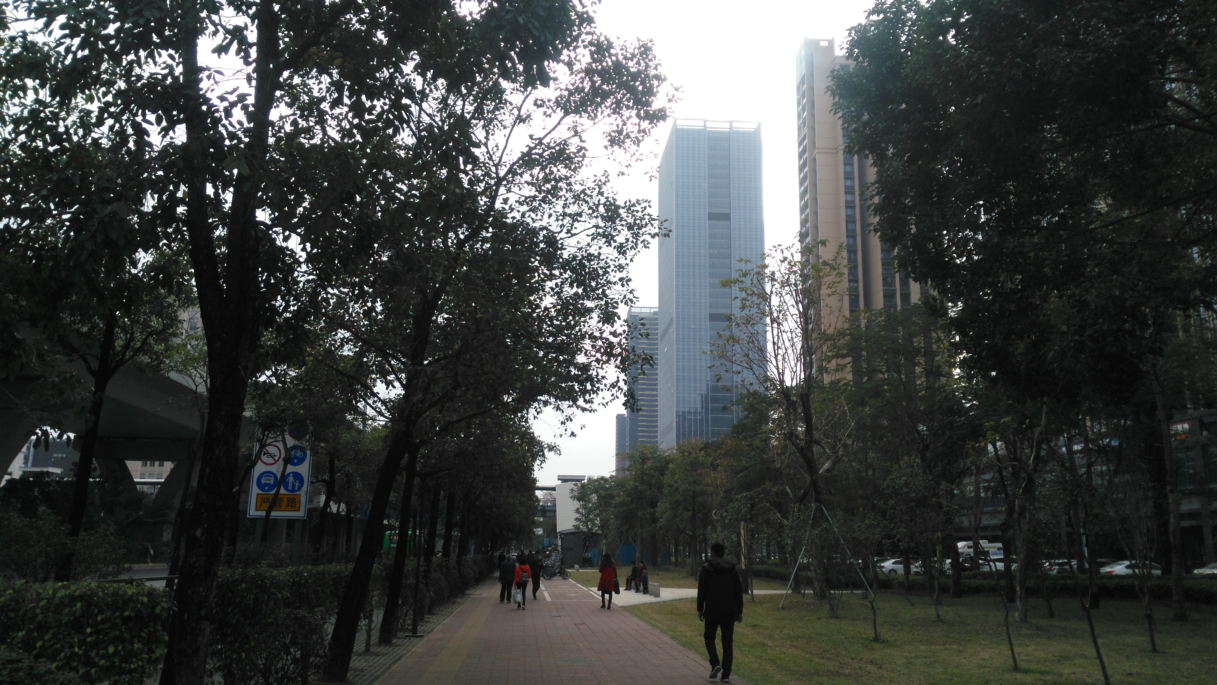 深圳龙岗爱联社区路上实拍,这里新建的高楼越来越多了