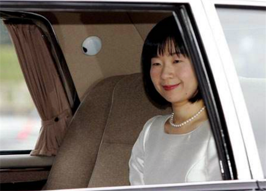 明仁独女清子嫁给平民黑田,比起嫁给世家的堂亲,她的生活差远了