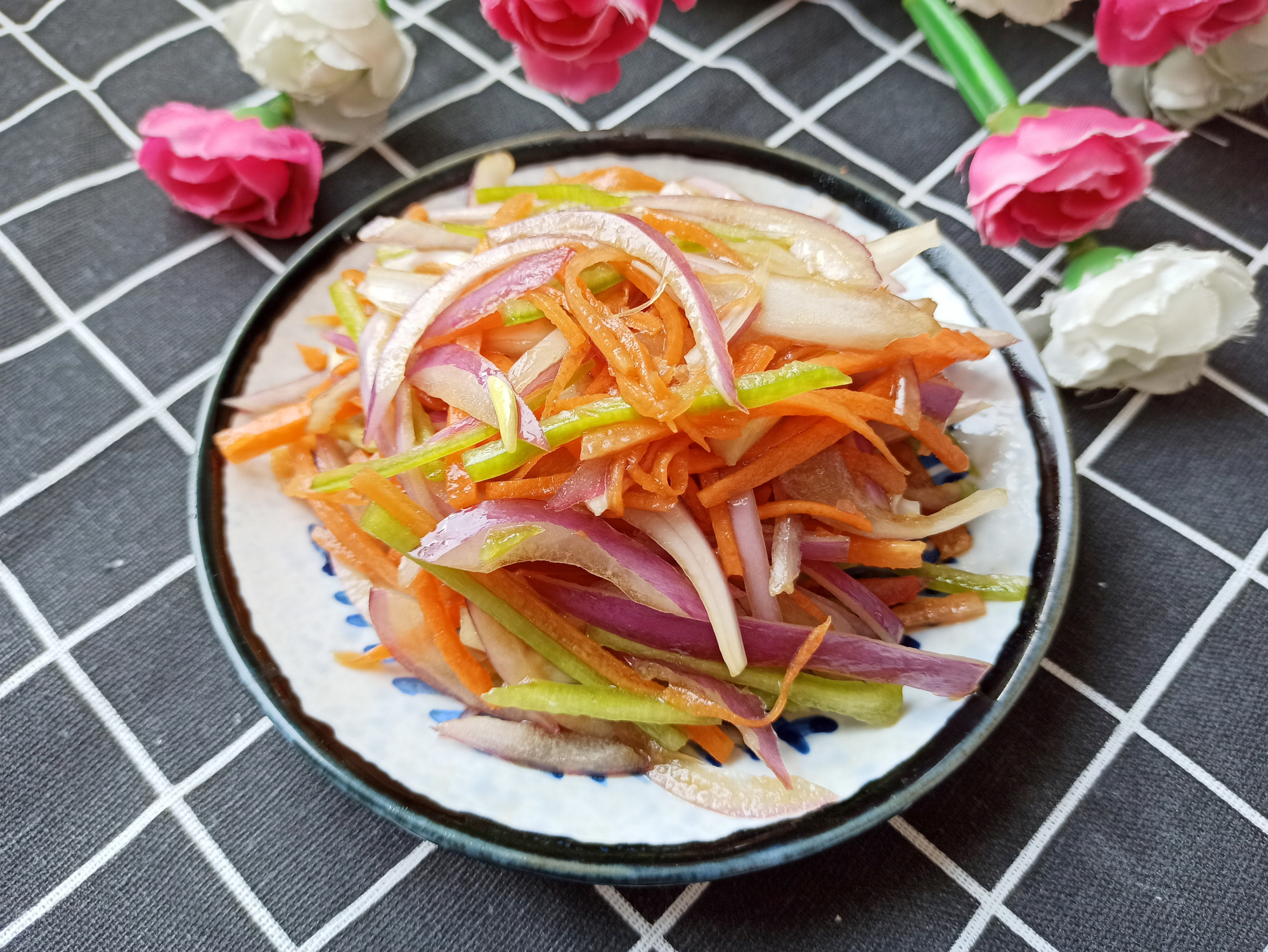 凉拌洋葱好吃的小技巧,营养美味,爽口开胃又下饭,常吃杀菌消毒