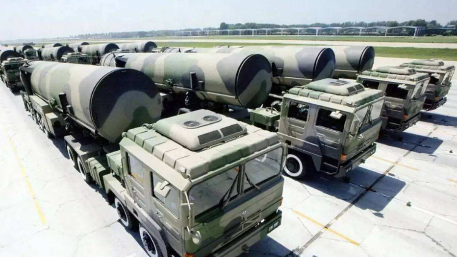 红旗带话筒军人见了都敬礼,说的就是检阅车,这是国家最高规格的车型