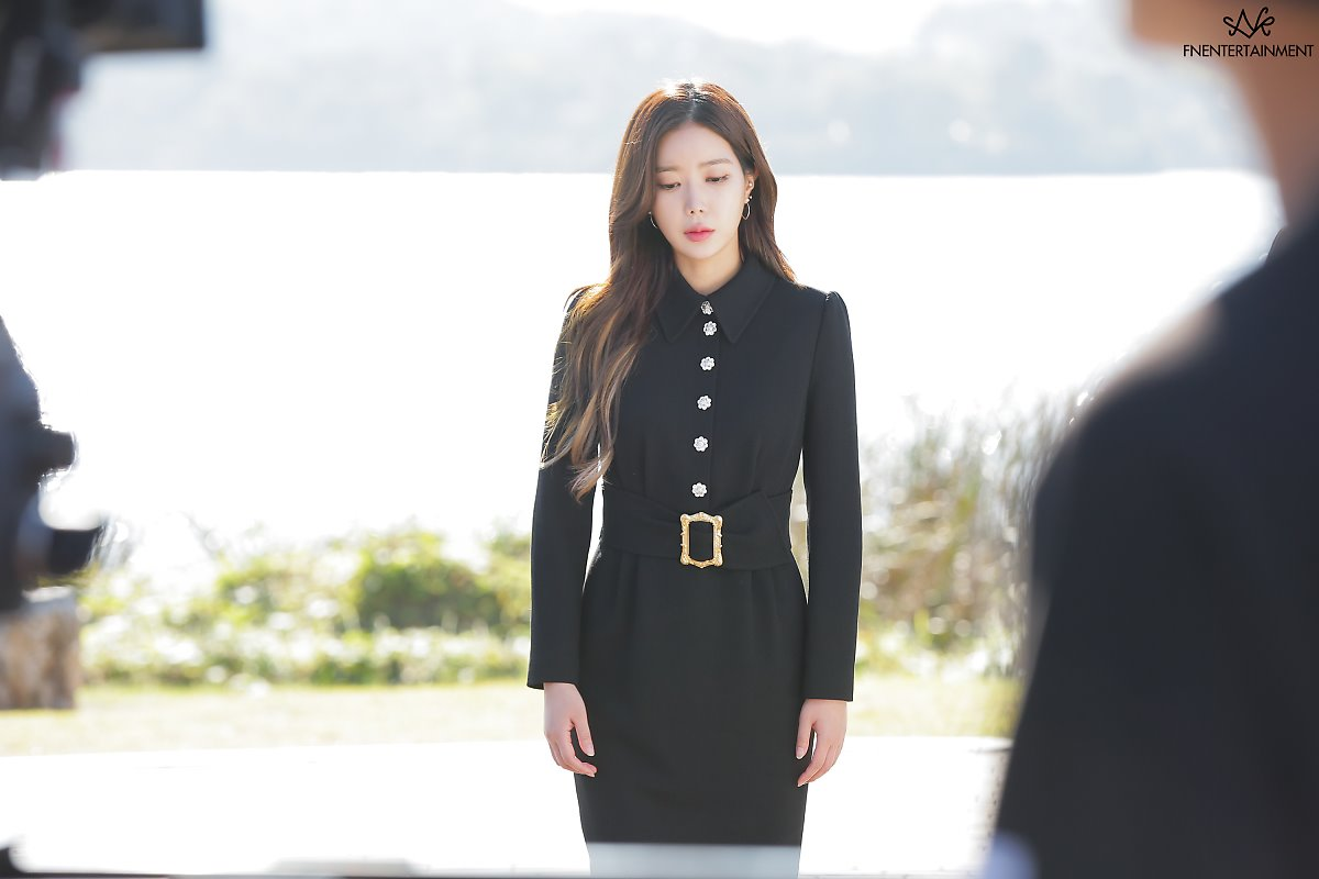 豪门狗血剧《优雅的家》高收视落幕,林秀香拍摄现场仿佛画报大片