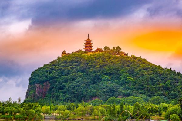 国内旅行:区区一百多米的小山,为何会被称为江海第一山?