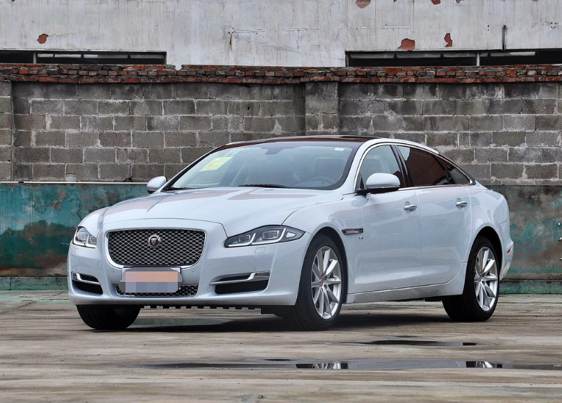 捷豹xj外观好看吗?空间够用吗?