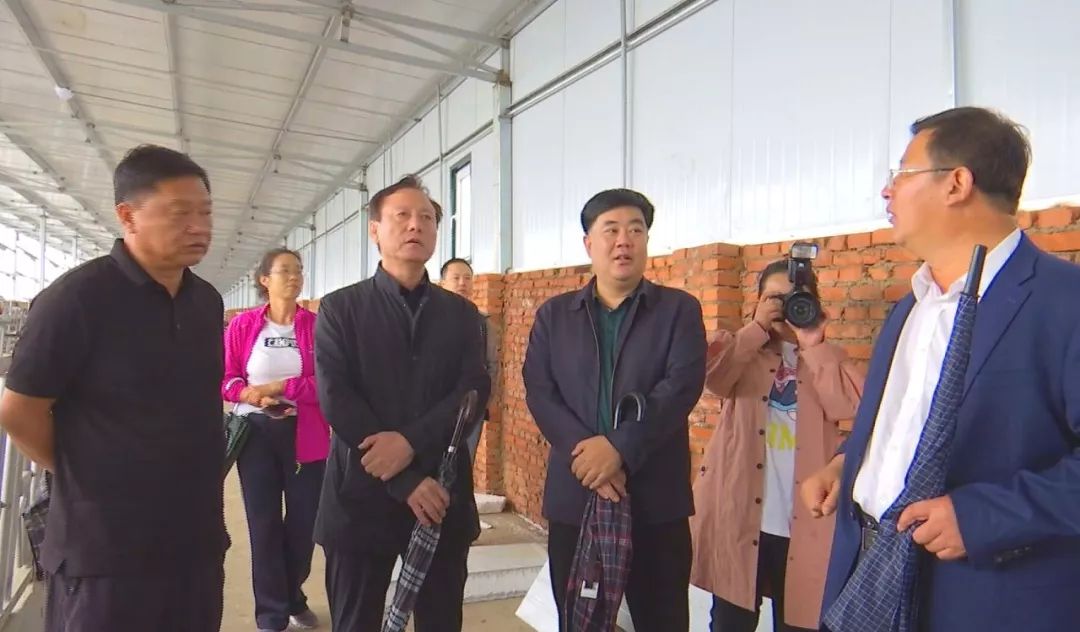 市人大常委会副主任白爱军深入我旗调研