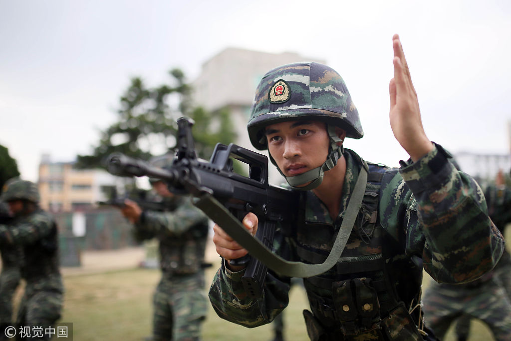 特战队员在进行攀登训练.	 图片来源:余海洋/视觉中国