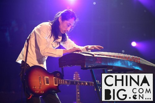 摇滚新教父谢天笑-吉他砸的最尴尬的摇滚歌手