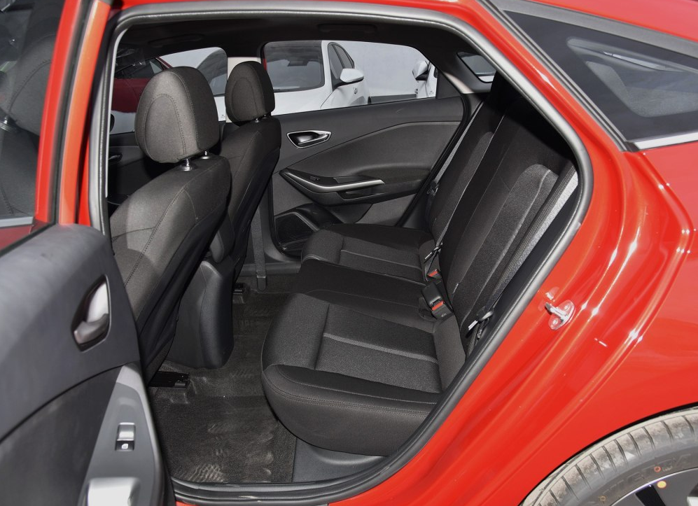 菲斯塔外观设计很大气,给人一种豪华感