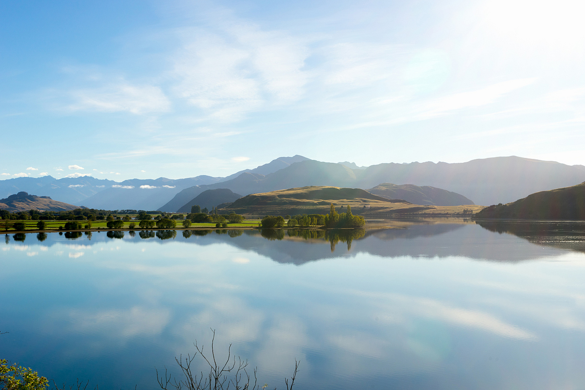 四川的马湖是一个自然风景区,以其美丽的自然风光和丰富的文化底蕴而