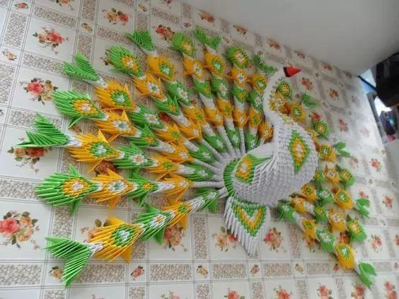 三角插折纸之孔雀开屏教程,没事的时候折一折,放在家里非常美