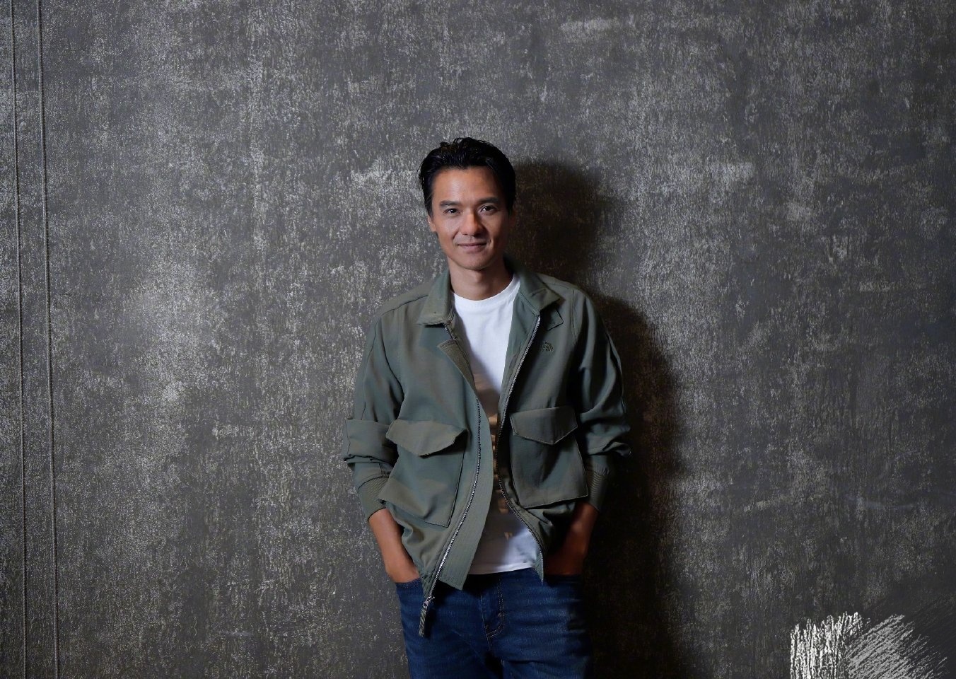 舒淇的老公冯德伦周末晒个人写真被指为这部电影打广告