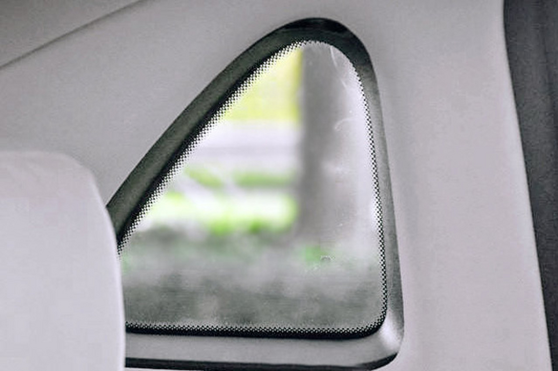 汽车上的"三角窗"到底有什么用?不清楚的可以了解一下.